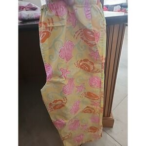 Lilly Pulitzer Yellow Shell, Crab, Seastar Patterned Capri Size Small